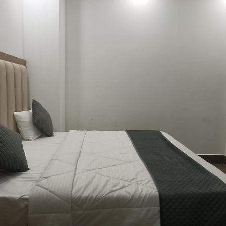 Hotel Whitehouse Ac Family Room Agra  Ngoại thất bức ảnh